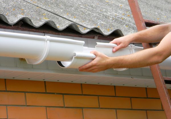 Gutter Hanging in Dunedin